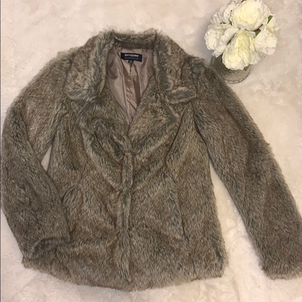Faux fur coffeeshop jacket- S